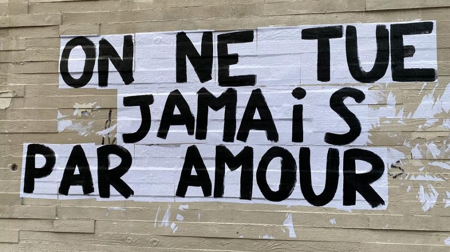 Un collage contre le féminicide