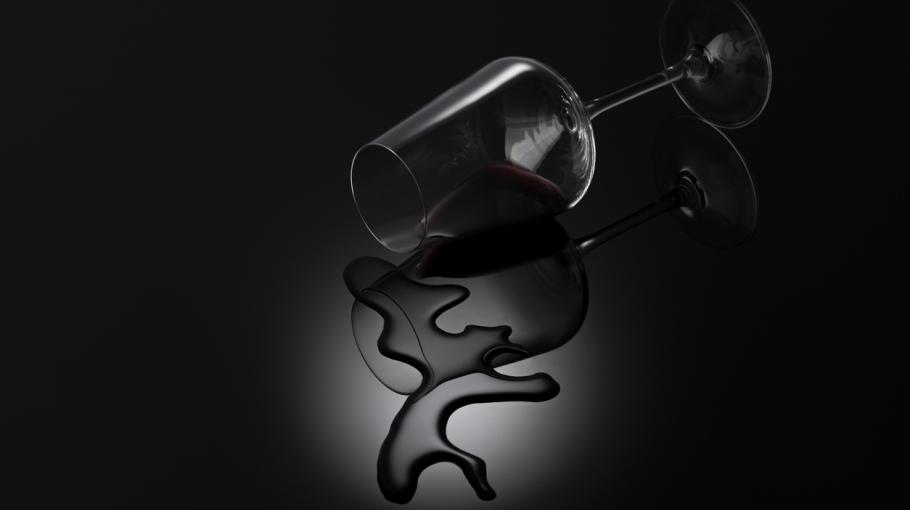 Un verre de vin renversé