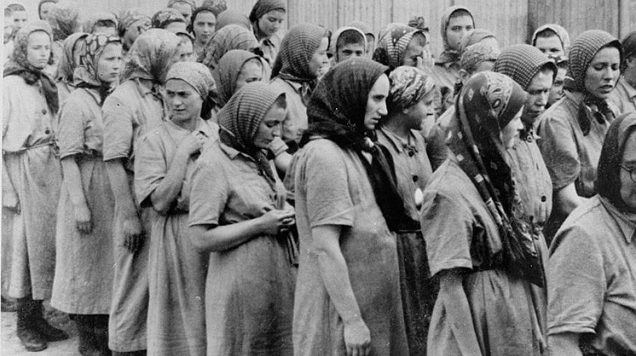 Des femmes dans le camp d'Auschwitz