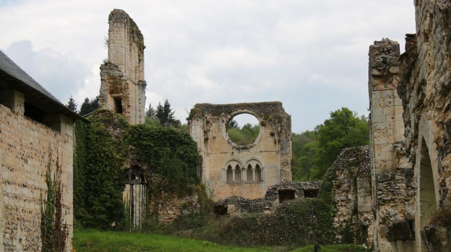 Les ruines de l'abbaye de Mortemer