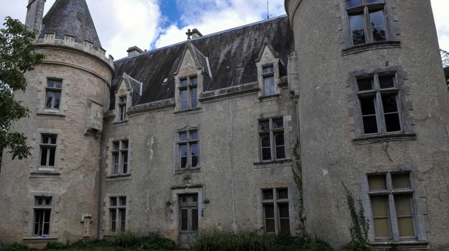 Les fantômes du château de Fougeret cohabitent avec les nouveaux propriétaires