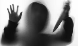 L'ombre d'un homme avec un couteau