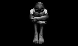 Un enfant dans le noir