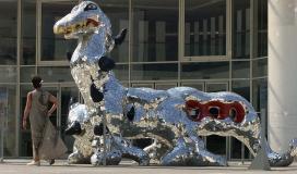 Une sculpture de l'artiste Niki de Saint-Phalle, représentant le monstre du Loch Ness